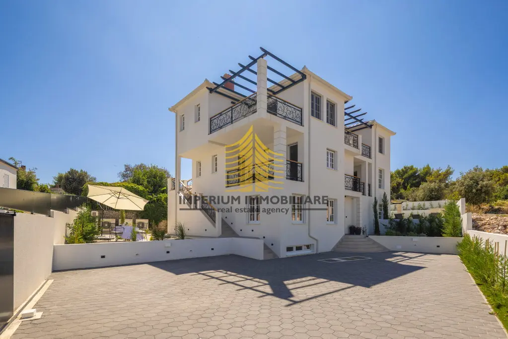 Kuća na prodaju – Rogoznica, 407,32 m², 20-sobni – fotografija 3