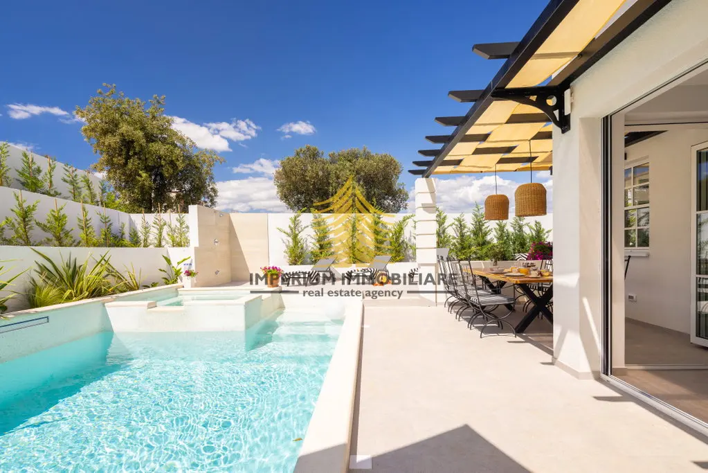 Kuća na prodaju – Rogoznica, 407,32 m², 20-sobni – fotografija 5