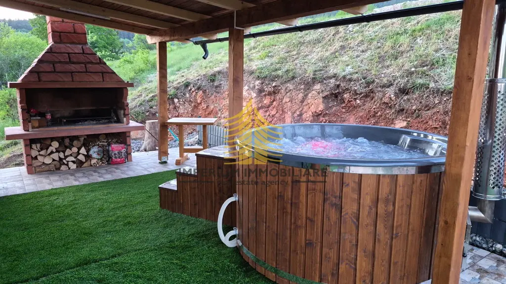 Kuća na prodaju – Otočac, Rudopolje, 155 m², 8-sobni