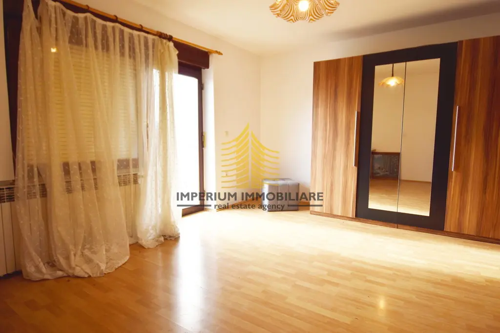 Kuća na prodaju – Samobor, 200 m², 6-sobni