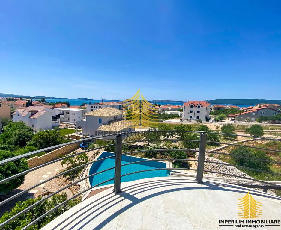 Kuća na prodaju – Šibenik, 340 m², 5-sobni