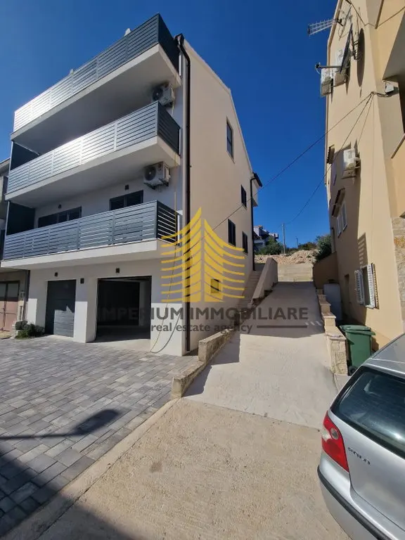 Kuća na prodaju – Šibenik, 353,24 m², 7-sobni – fotografija 2