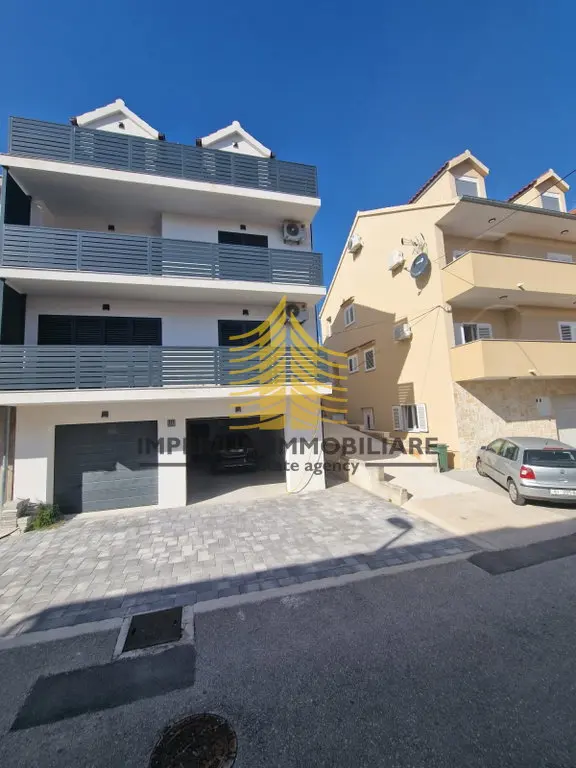 Kuća na prodaju – Šibenik, 353,24 m², 7-sobni