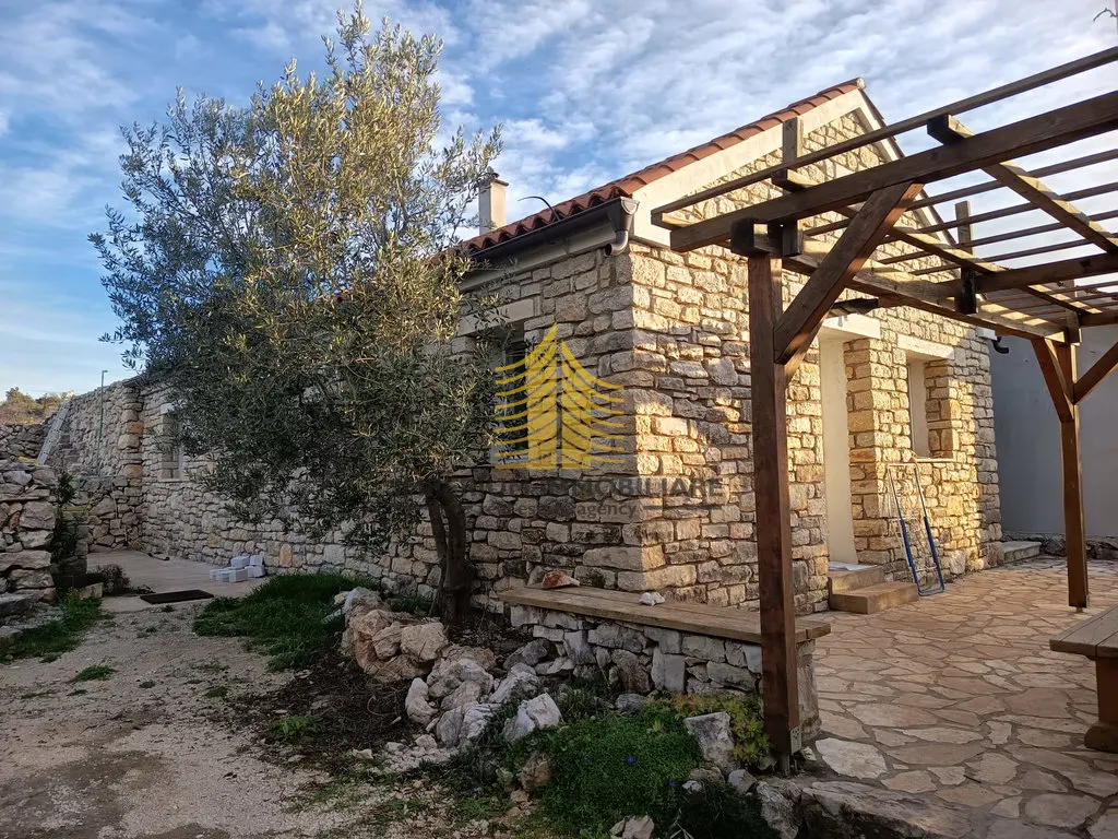 Kuća na prodaju – Zaton, Šibenik-okolica, 30000 m², 2-sobni – fotografija 2