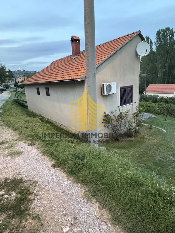 Kuća na prodaju – Sinj, 83 m², 2-sobni