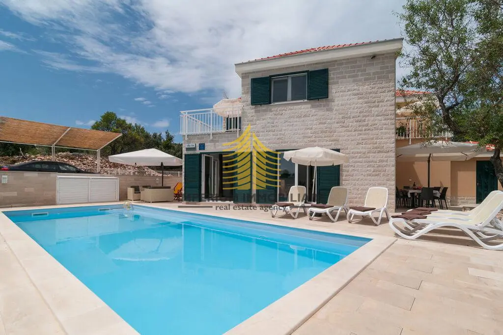 Kuća na prodaju – Škrip, 135 m², 3-sobni – fotografija 2