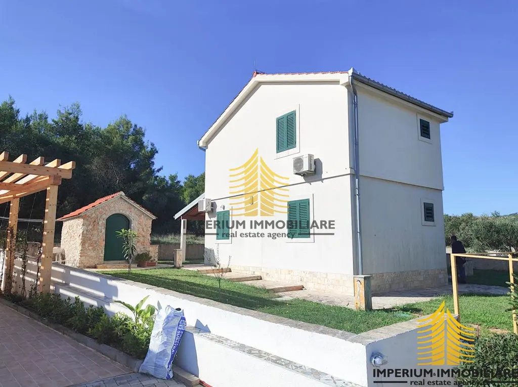 Kuća na prodaju – Slatine, Split, 120 m², 4-sobni – fotografija 3
