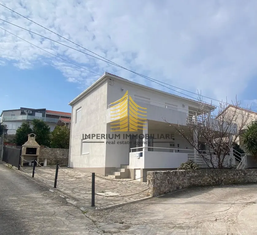 Kuća na prodaju – Slatine, Split, 224 m², 7-sobni