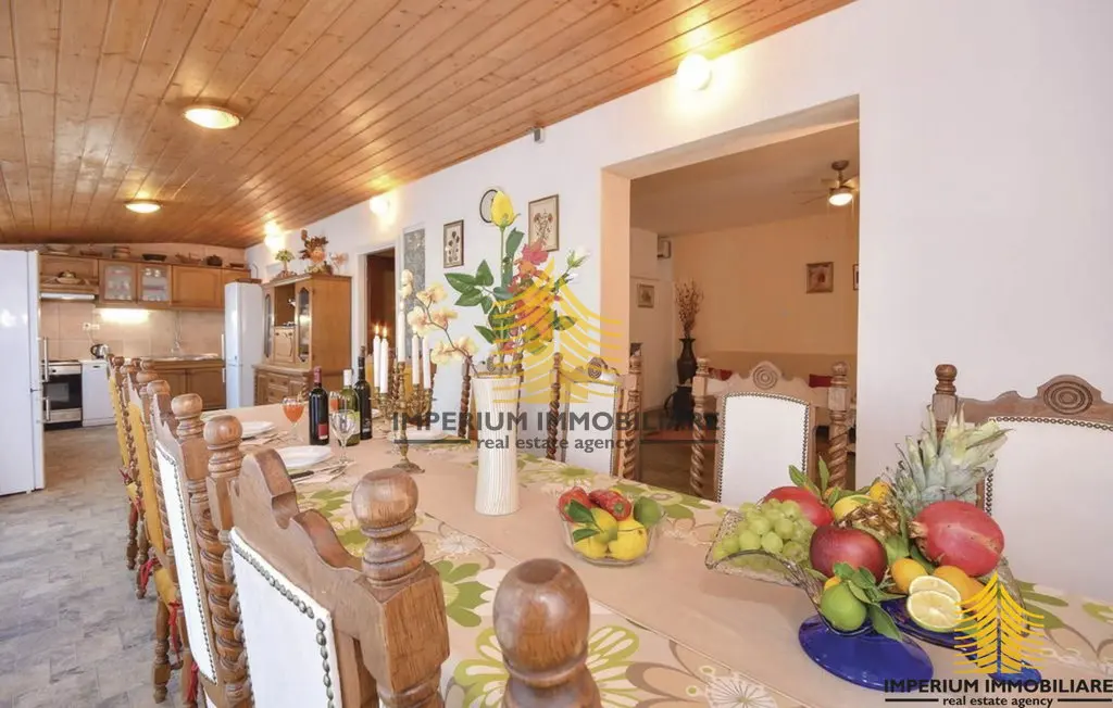 Kuća na prodaju – Slatine, Split, 230 m², 6-sobni – fotografija 2