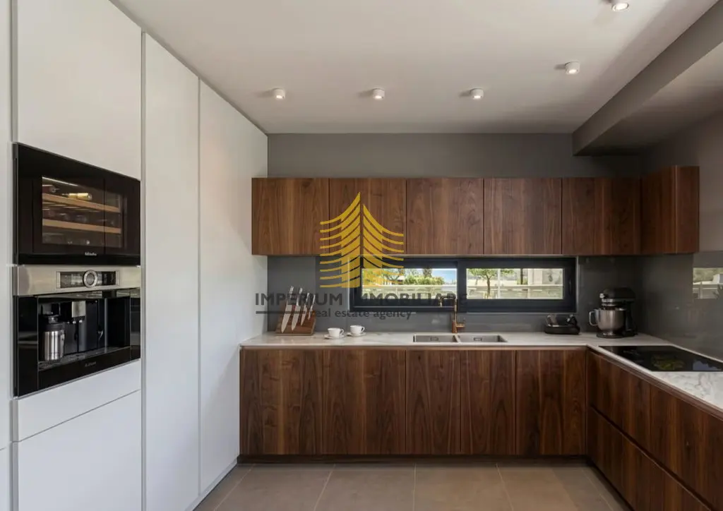 Kuća na prodaju – Sukošan, 480 m², 3-sobni – fotografija 3