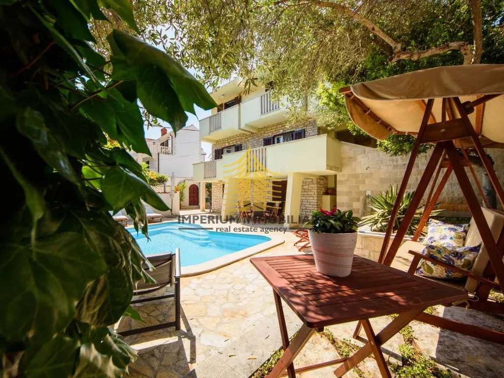 Kuća na prodaju – Supetar, 200 m², 12-sobni – fotografija 6