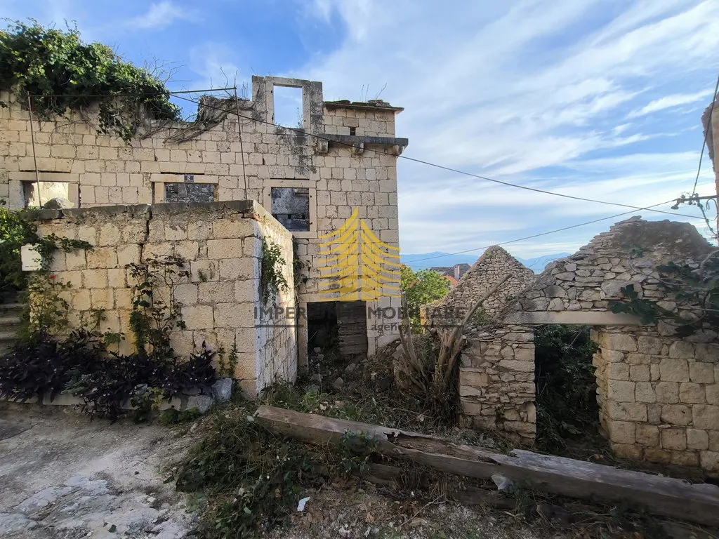 Kuća na prodaju – Sutivan, 225 m², 6-sobni – fotografija 2
