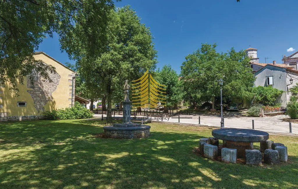Kuća na prodaju – Tinjan, 193,47 m², 4-sobni – fotografija 4