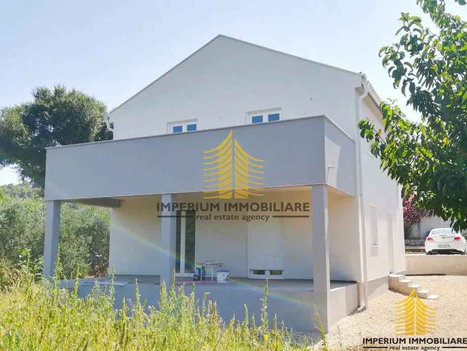 Kuća na prodaju – Tkon, 135 m², 5-sobni – fotografija 2