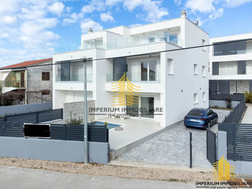 Kuća na prodaju – Tribunj, 195,15 m², 6-sobni – fotografija 2