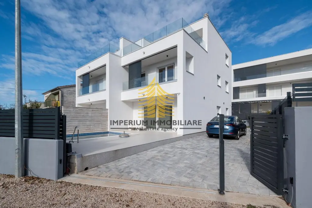 Kuća na prodaju – Tribunj, 195,15 m², 6-sobni – fotografija 3