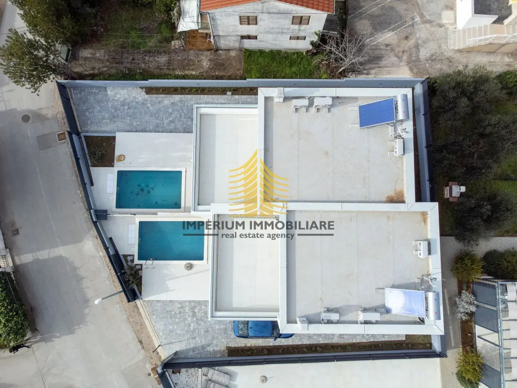 Kuća na prodaju – Tribunj, 195,15 m², 6-sobni – fotografija 4