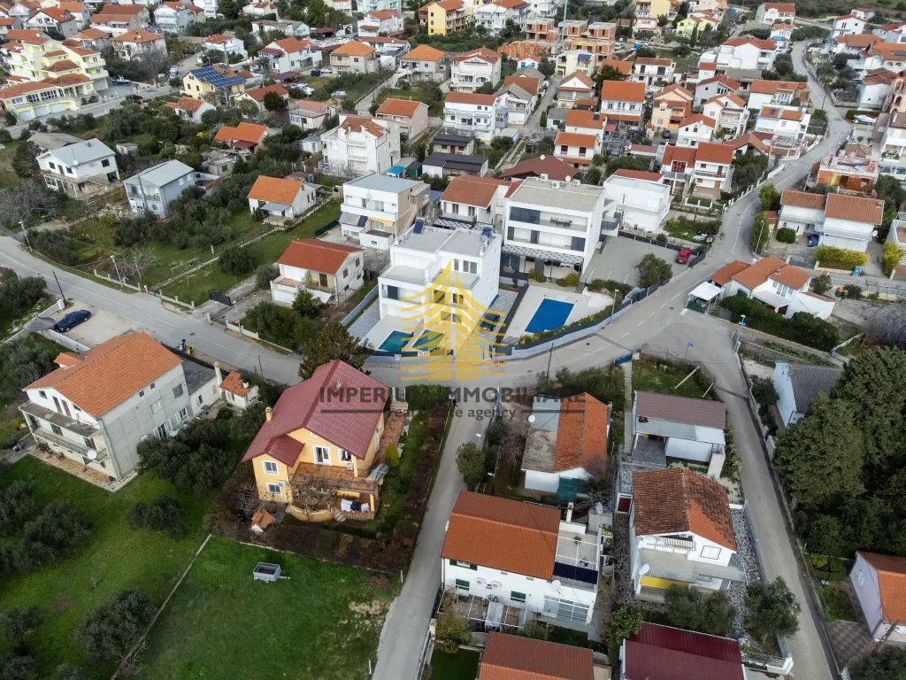 Kuća na prodaju – Tribunj, 195,15 m², 6-sobni – fotografija 5