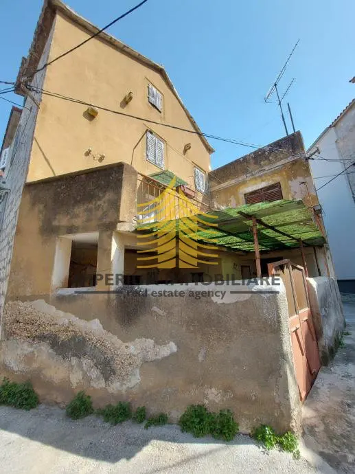 Kuća na prodaju – Trogir, 350 m², 6-sobni