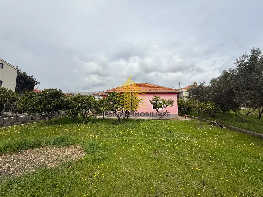 Kuća na prodaju – Trogir, 64 m², 4-sobni