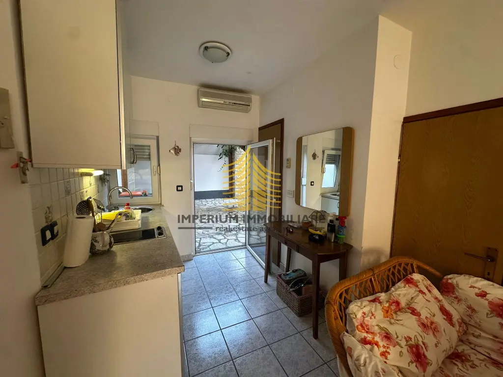 Kuća na prodaju – Vodice, 135 m², 7-sobni – fotografija 5