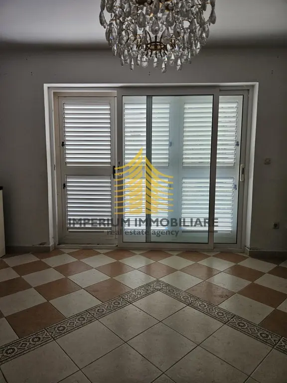 Kuća na prodaju – Vodice, 146 m², 9-sobni – fotografija 4