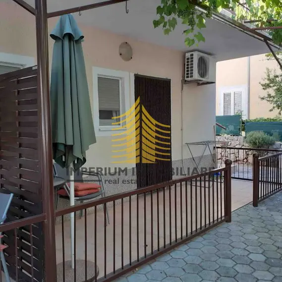 Kuća na prodaju – Vodice, 264 m², 7-sobni – fotografija 5