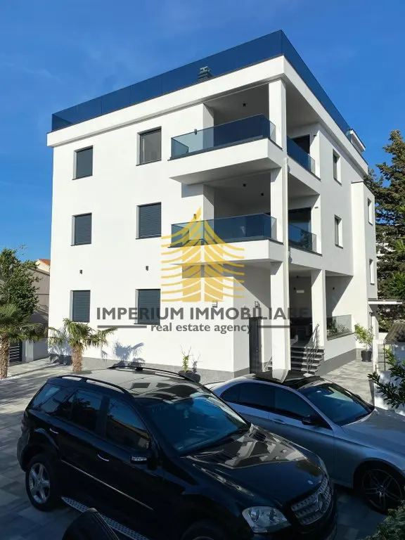 Kuća na prodaju – Vodice, 400 m², 6-sobni – fotografija 3