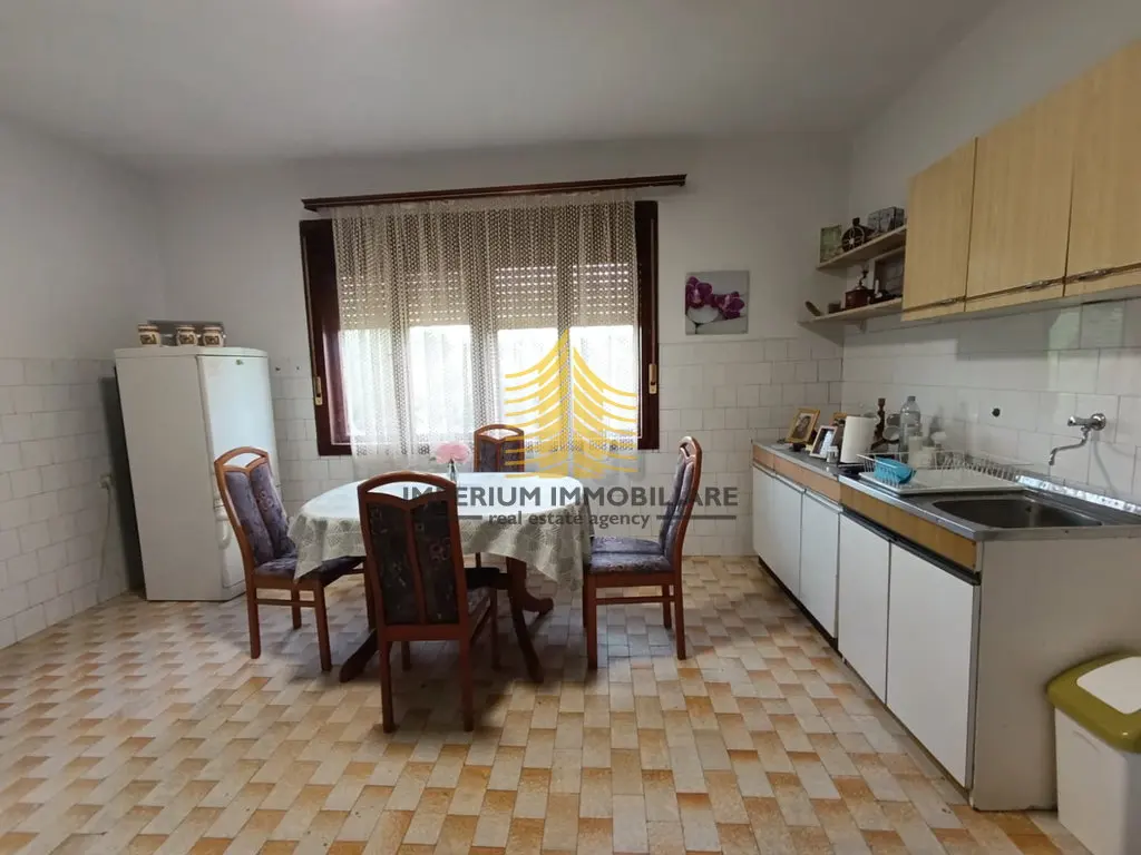 Kuća na prodaju – Vojišnica, 340 m², 6-sobni – fotografija 2