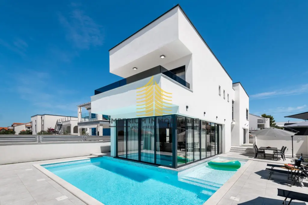 Kuća na prodaju – Vrsi, 121 m², 5-sobni