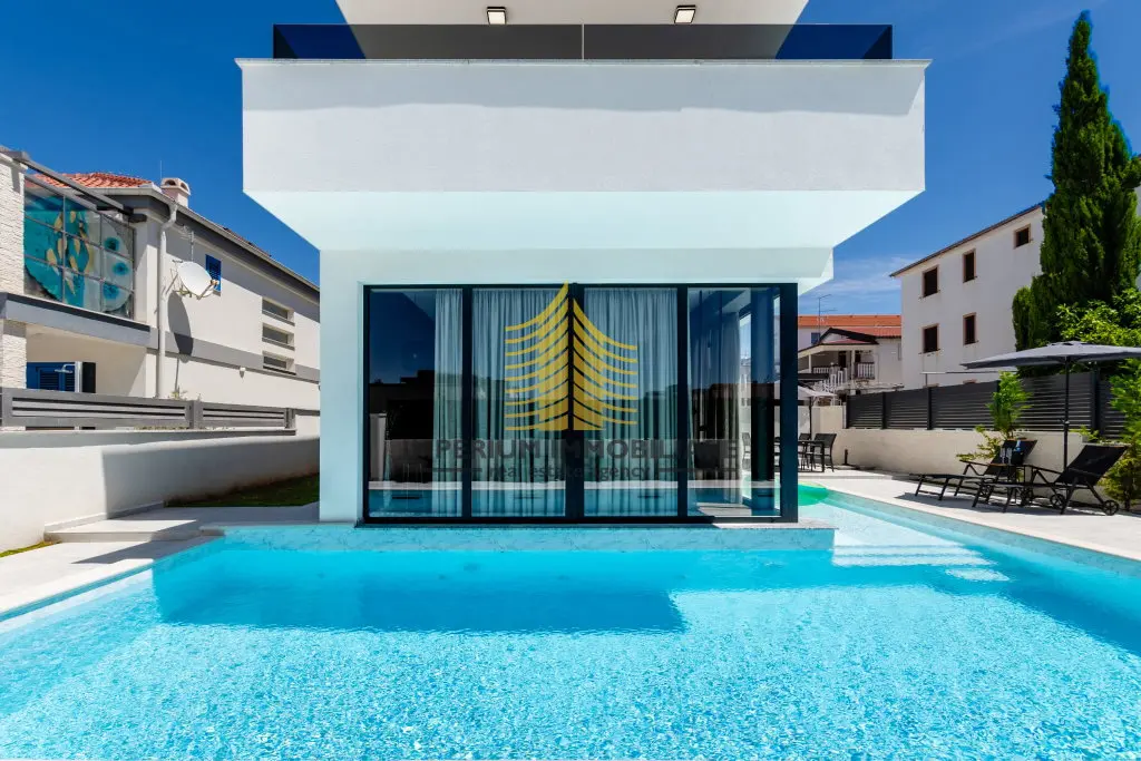 Kuća na prodaju – Vrsi, 121 m², 5-sobni – fotografija 2