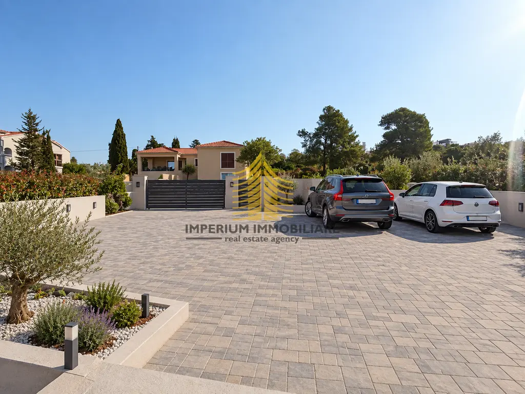 Kuća na prodaju – Ploče, Zadar, 220 m², 5-sobni – fotografija 2