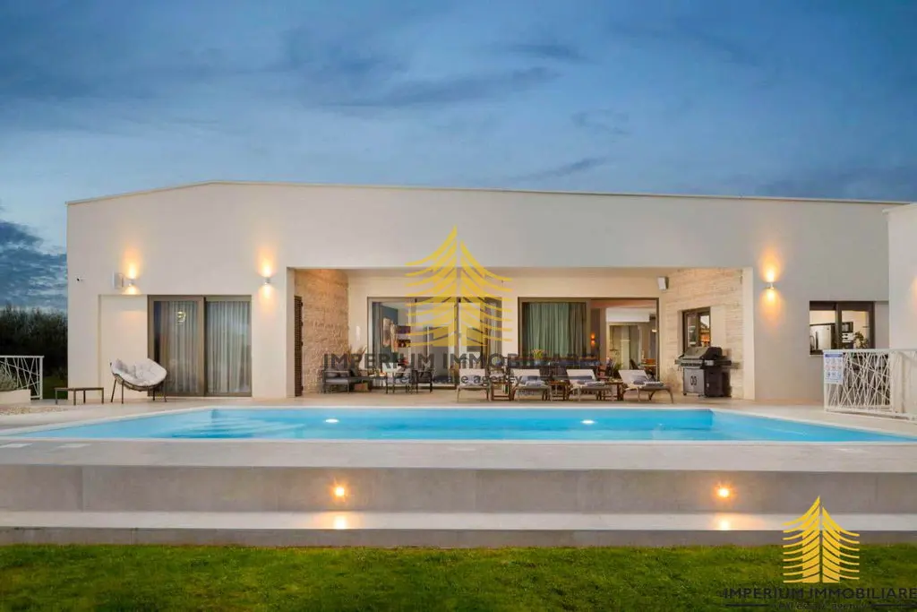 Kuća na prodaju – Zemunik Donji, 275 m², 7-sobni