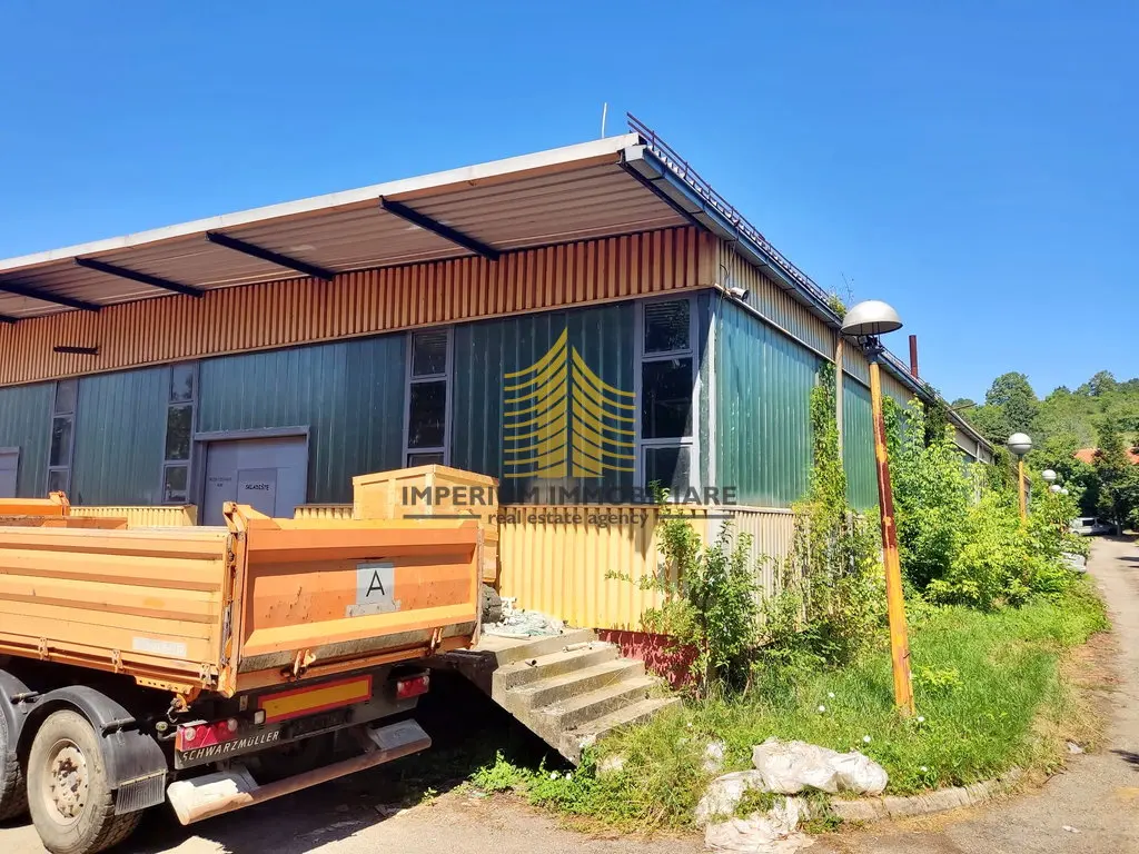 Poslovni prostor na prodaju – Hrvatska Kostajnica, 3000 m²
