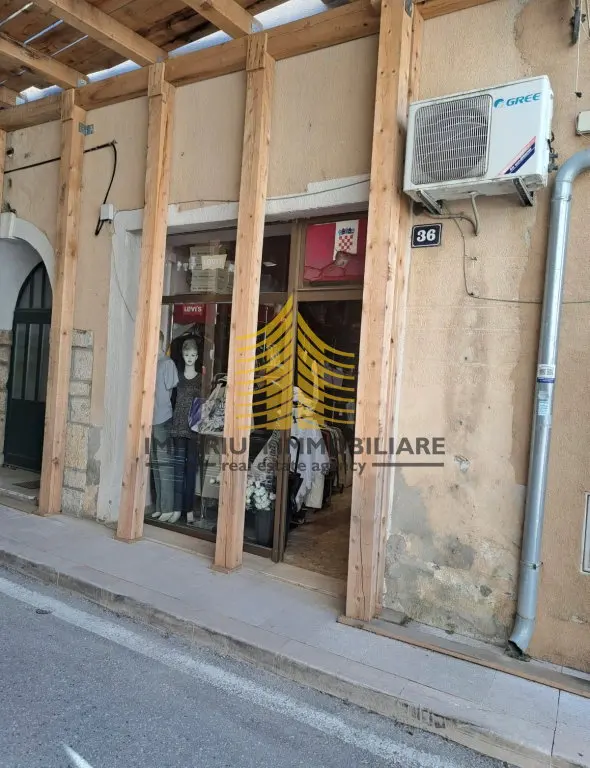Poslovni prostor na prodaju – Obrovac, 36 m²