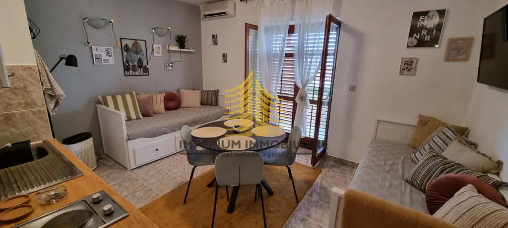 Stan za najam – Postira, 38,25 m², 1,5-sobni