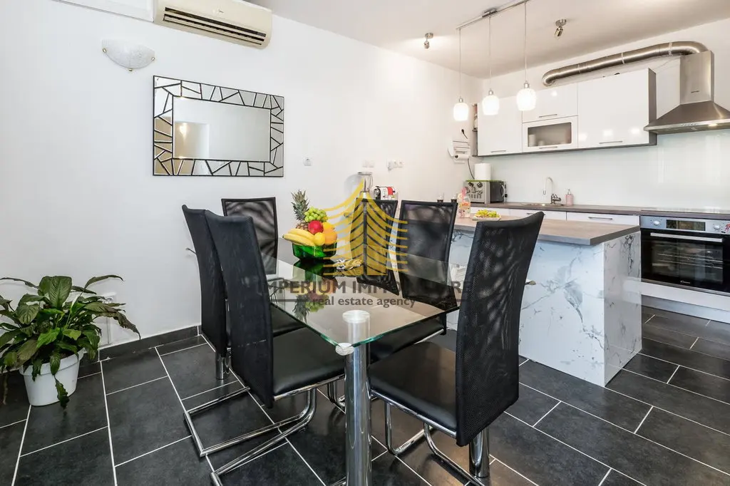 Stan za najam – Plokite, Split, 90 m², 3,5-sobni