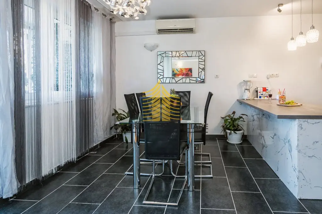 Stan za najam – Plokite, Split, 90 m², 3,5-sobni – fotografija 2