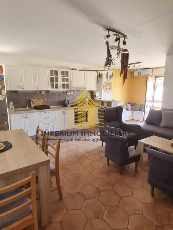 Stan na prodaju – Jelsa, 55 m², 2-sobni