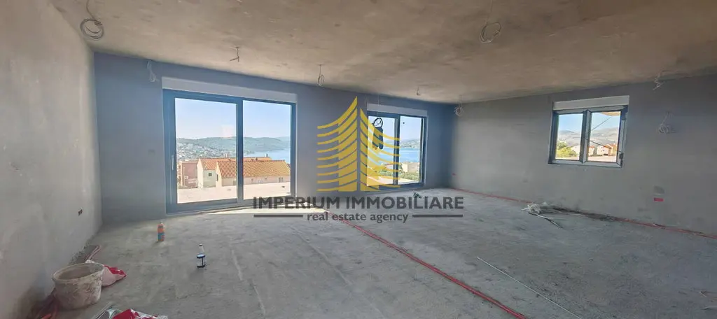 Stan na prodaju – Okrug Gornji, Okrug, 162,47 m², 2,5-sobni – fotografija 3