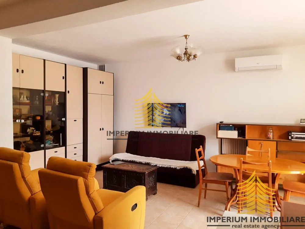 Stan na prodaju – Pag, 179 m², 10-sobni