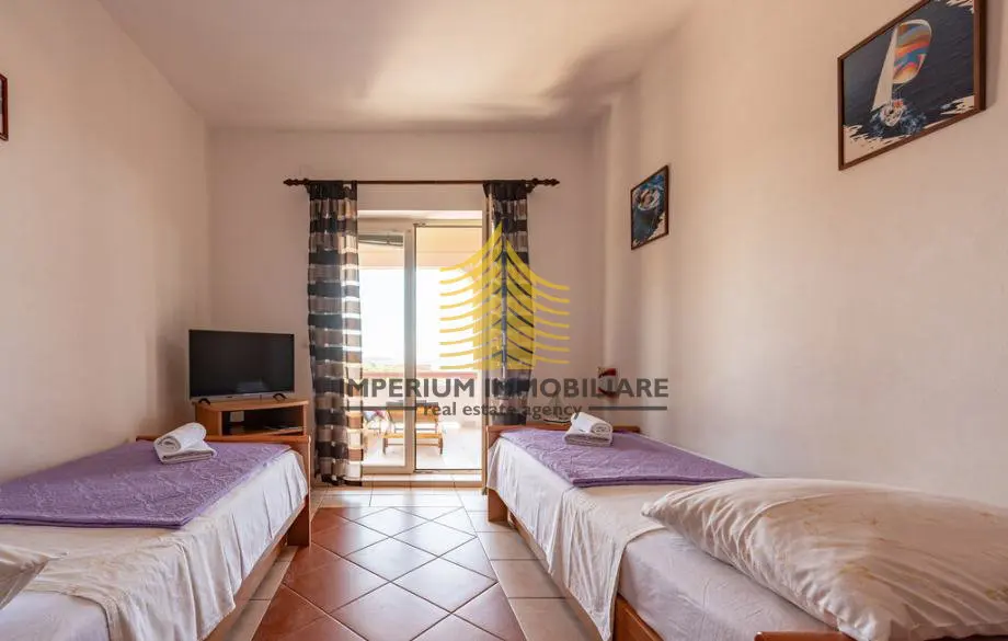 Stan na prodaju – Kolan, Pag, 138 m², 8-sobni – fotografija 4