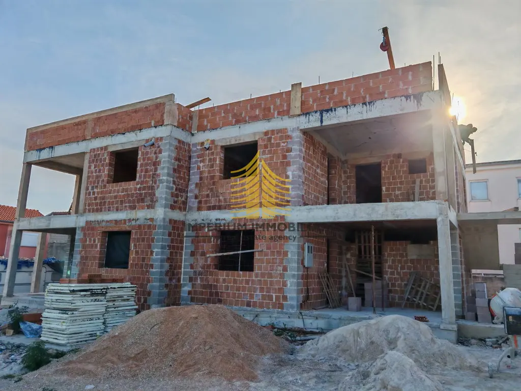 Stan na prodaju – Pirovac, 146 m², 2,5-sobni – fotografija 2