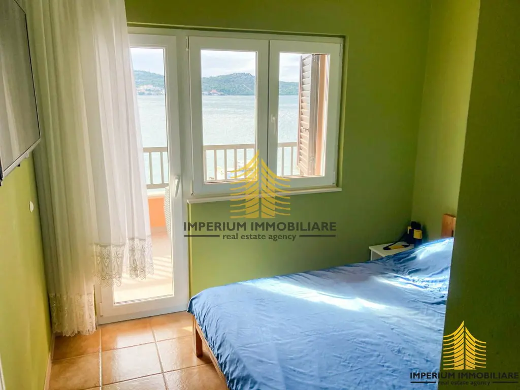 Stan na prodaju – Rogoznica, 410 m², 10-sobni – fotografija 3