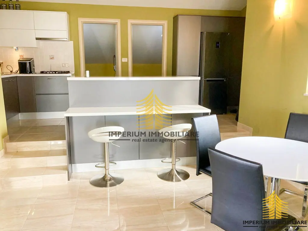 Stan na prodaju – Rogoznica, 410 m², 10-sobni – fotografija 2
