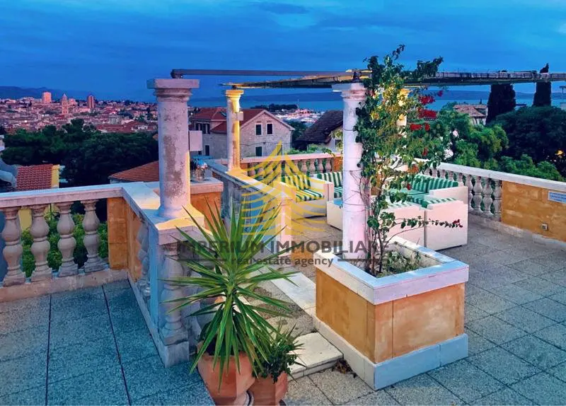 Stan na prodaju – Varoš, Split, 161 m², 3,5-sobni – fotografija 3