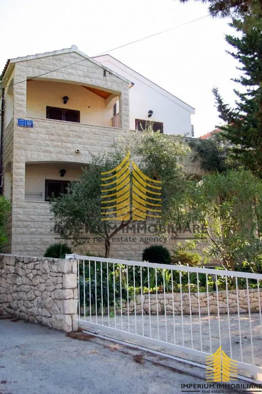 Stan na prodaju – Supetar, 212 m², 4-sobni