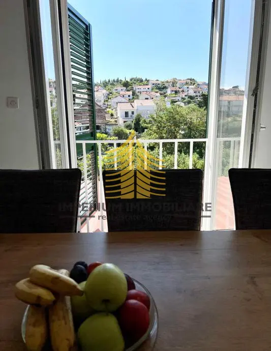 Stan na prodaju – Sutivan, 70 m², 2,5-sobni – fotografija 2
