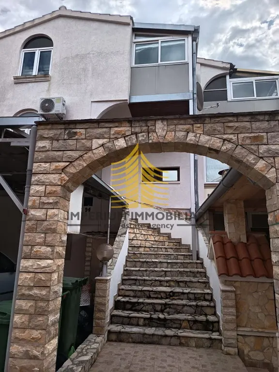 Stan na prodaju – Vodice, 115 m², 3,5-sobni