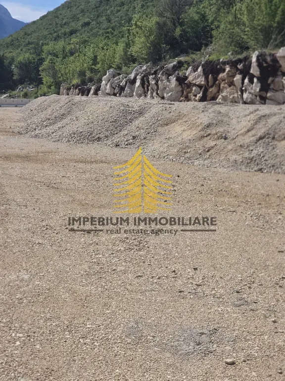 Zemljište za najam – Šestanovac, 3249 m²